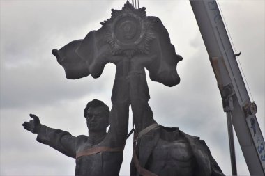Kyiv, Ukrayna-Rusya dostluğunun Sovyet anıtını yerle bir etti