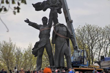 Kyiv, Ukrayna-Rusya dostluğunun Sovyet anıtını yerle bir etti