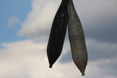 Çerniv havai fişek mangası tarafından patlamamış Rus mühimmatının imha edilmesi.