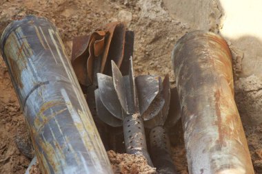 Çerniv havai fişek mangası tarafından patlamamış Rus mühimmatının imha edilmesi.