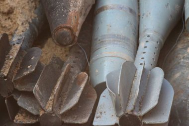 Çerniv havai fişek mangası tarafından patlamamış Rus mühimmatının imha edilmesi.