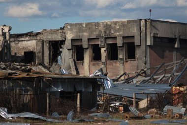 Çerniv havai fişek mangası tarafından patlamamış Rus mühimmatının imha edilmesi.