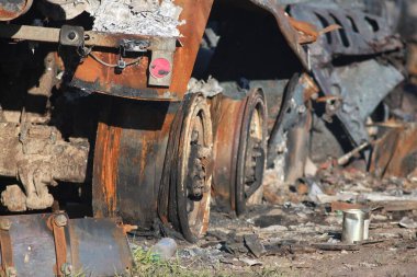 Çerniv havai fişek mangası tarafından patlamamış Rus mühimmatının imha edilmesi.