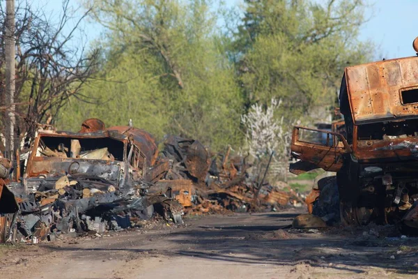 Çerniv havai fişek mangası tarafından patlamamış Rus mühimmatının imha edilmesi.