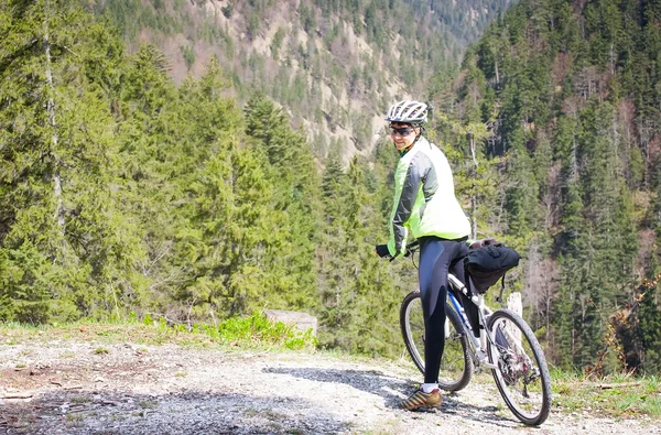 Girl rides in the mountains — Stock Photo, Image
