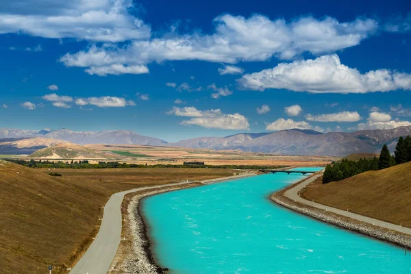 Canal de abastecimento de água limpa — Fotografia de Stock