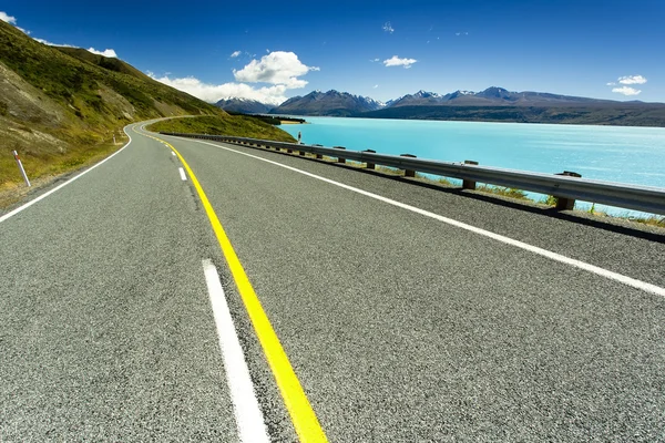 Estrada de montanha de asfalto — Fotografia de Stock