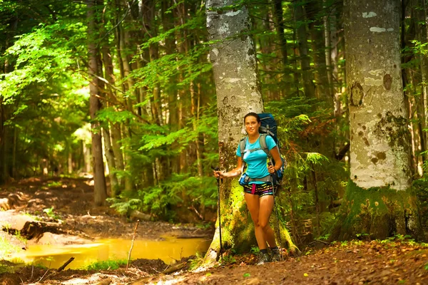 Chica excursionista — Foto de Stock