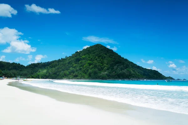 Sandy beach on rocks at ocean — Stock Photo, Image