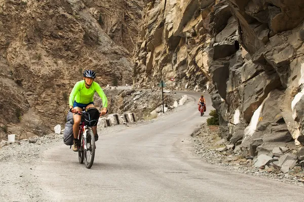 Mountain bike rides, Himalayas — Stock Photo, Image