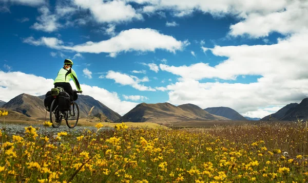 En mountainbike-åkaren — Stockfoto