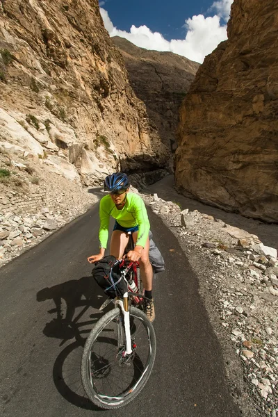 Ciclista de montaña — Foto de Stock