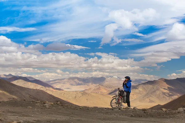 Berg cyklist — Stockfoto