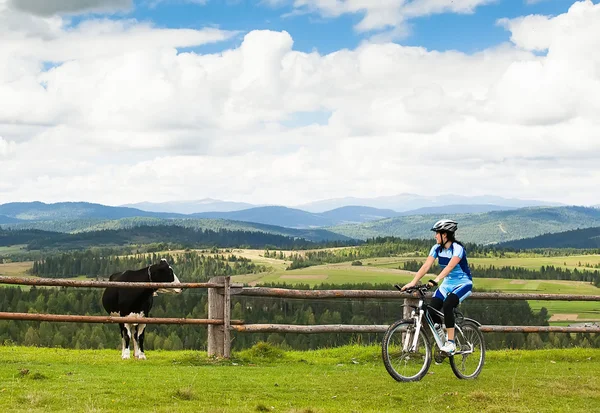 Ragazza ciclista — Foto Stock