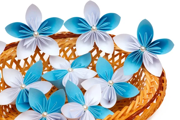 Flores de papel en una cesta —  Fotos de Stock