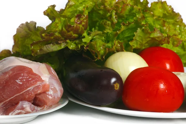 Bodegón de verduras y carne para cocinar —  Fotos de Stock