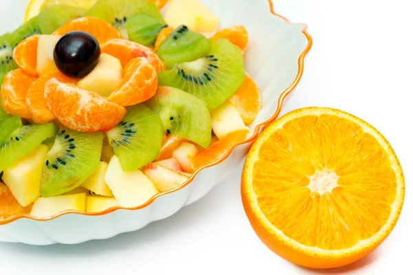 Salada de frutas em vaso e laranja — Fotografia de Stock