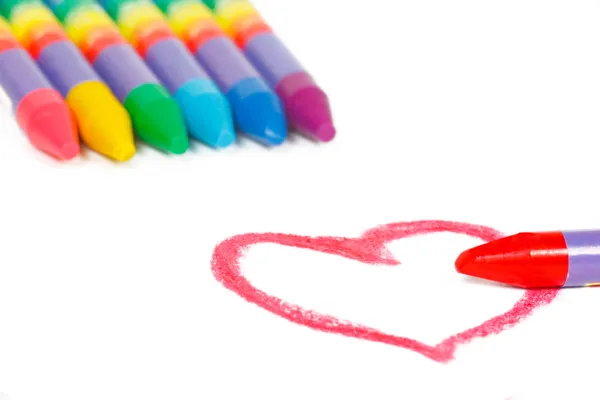 心的形状，在彩色粉笔绘制蜡笔 — 图库照片