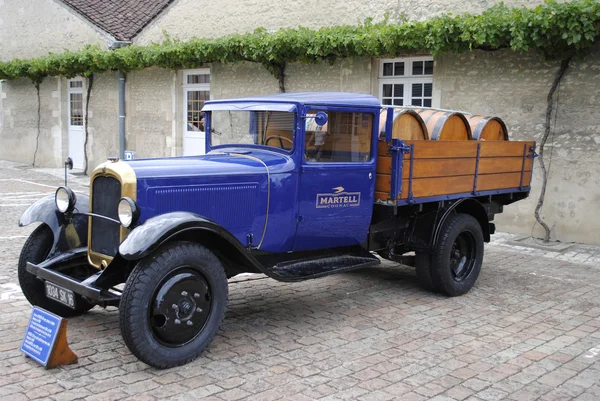 Martell Cognac alter Lieferwagen — Stockfoto