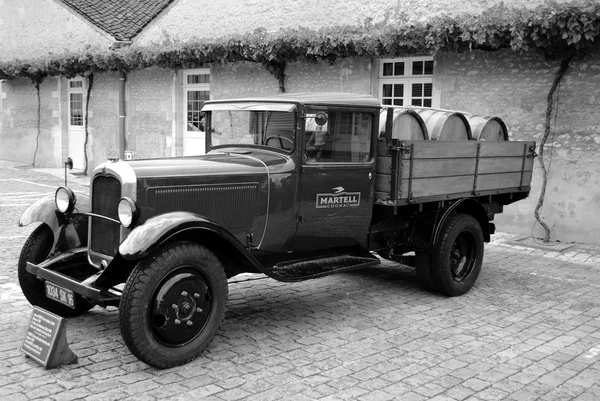 Martell cognac vecchio camion di consegna — Foto Stock