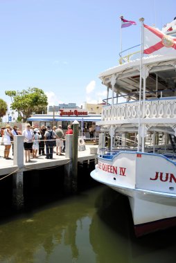 Orman Kraliçe riverboat