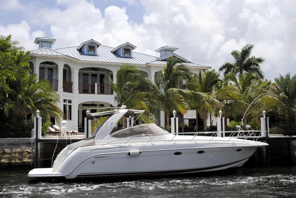 Mansion in Fort Lauderdale — Stock Photo, Image