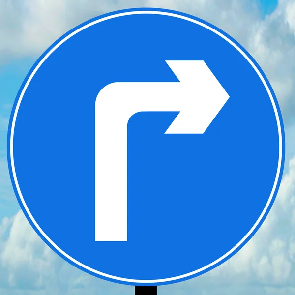 Sväng höger framåt trafik skylt — Stockfoto