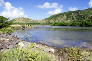 st kitts güney kıyısında göl