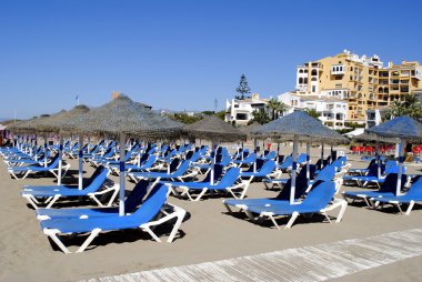 cabopino plaj boş şezlong