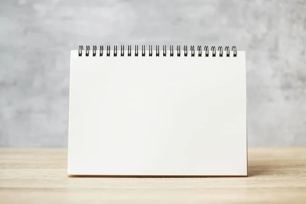 Notebook Hârtie Albă Goală Sau Calendar Masă Din Lemn Spațiu — Fotografie, imagine de stoc