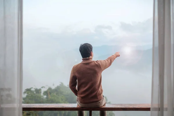 Happy Tourist Man Relaxing Looking Mountain View Countryside Home Homestay — Stockfoto