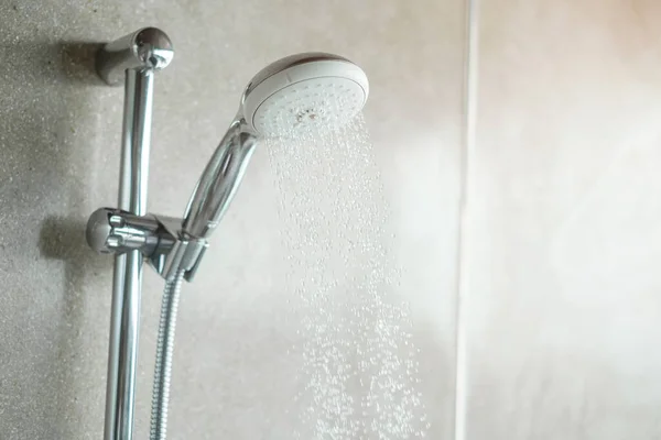 Cabezal Ducha Con Fondo Pared Baño Moderno —  Fotos de Stock