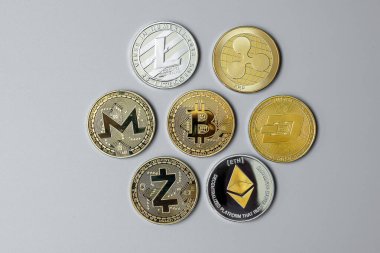 Altın ve gümüş kripto para, Bitcoin, Ethereum, Litecoin, Dash, Monero, Zcach ve Ripple paraları. Şifreleme, engelleme ağı içindeki Dijital Paradır