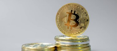 Altın Bitcoin kripto para yığını, Crypto engelleme ağı içindeki Dijital Para, teknoloji ve çevrimiçi internet değiş tokuşu kullanılarak takas edilir. Mali konsept