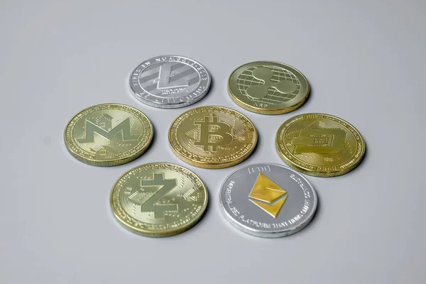 Gouden Zilveren Cryptogeld Bitcoin Ethereum Litecoin Dash Monero Zcach Rimpel — Stockfoto