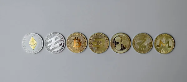 Χρυσά Και Ασημένια Νομίσματα Cryptocurrency Bitcoin Ethereum Litecoin Dash Monero — Φωτογραφία Αρχείου