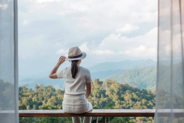 Happy Tourist Woman Relaxing Looking Mountain View Countryside Home Homestay — Stockfoto