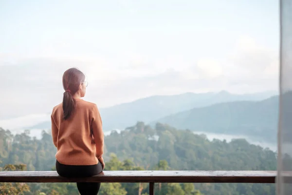 Happy Woman Relaxing Looking Mountain View Countryside Home Homestay Morning — Stockfoto