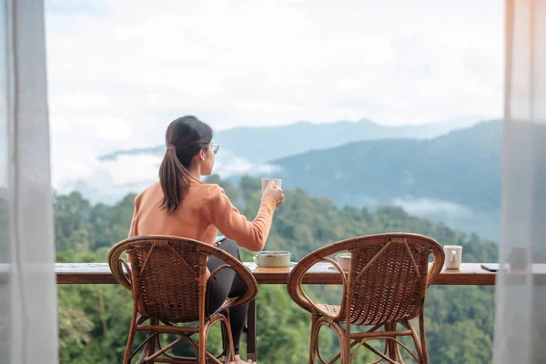 Happy Woman Drinking Coffee Eating Breakfast Mountain View Countryside Home — Stockfoto