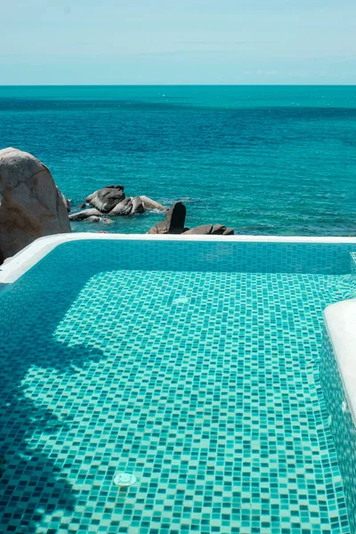 Piscina Sfioro Hotel Lusso Contro Fronte Oceano Resort Tropicale Relax — Foto Stock
