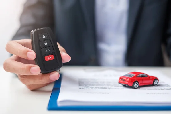 Businessman Hand Holding Remote Keyless Car Toy Pen Contract Document — Stock Photo, Image