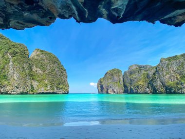 Phi Phi Adası, Krabi, Tayland 'daki Maya Körfezi Sahili' nin güzel manzarası. tarihi eser, hedef Güneydoğu Asya Seyahat, tatil ve tatil konsepti