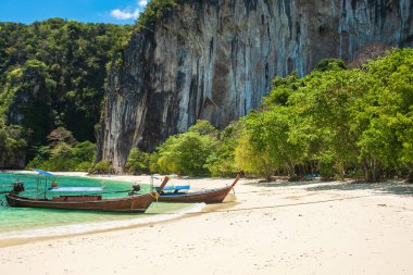 Hong Adası, Krabi, Tayland 'da uzun kuyruklu tekne. tarihi eser, hedef Güneydoğu Asya Seyahat, tatil ve tatil konsepti