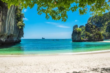 Hong Adası, Krabi, Tayland 'da güzel bir sahil. şehir simgesi, hedef Güneydoğu Asya Seyahat, tatil, tropik ve tatil konsepti