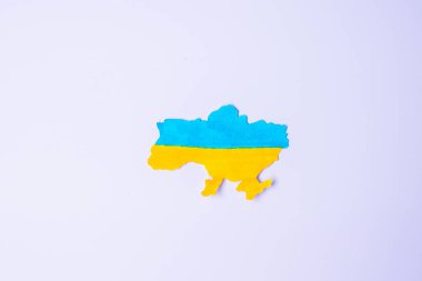 Rusya ile savaşta Ukrayna 'ya destek, renkli bayrak taşıyan Ukrayna sınırı. Dua et, savaş olmasın, savaşı durdur ve Ukrayna 'nın yanında dur.