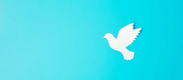 Internationaler Friedenstag Weißes Papier Taubenvogel Auf Blauem Hintergrund Freiheit Hoffnung — Stockfoto