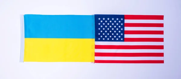 Америка Проти Прапорів України Свобода Війна Конфлікт Політика Концепція Відносин — стокове фото