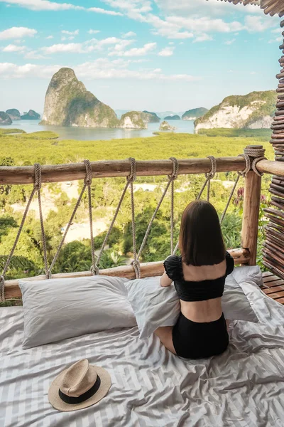 Glückliche Reisende Genießen Phang Nga Bucht Aussichtspunkt Touristen Entspannen Tropischen — Stockfoto