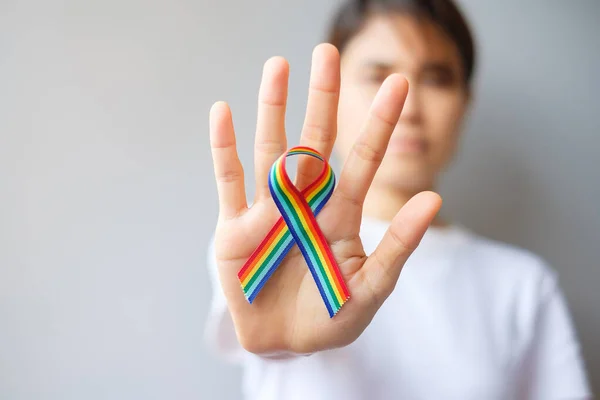 Lgbtq Rainbow Κορδέλα Για Την Υποστήριξη Λεσβιακή Γκέι Bisexual Τρανσέξουαλ — Φωτογραφία Αρχείου