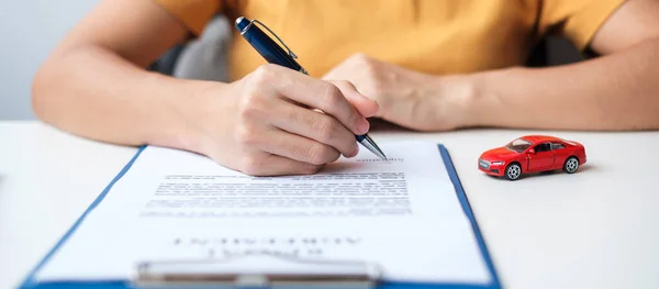 Woman Hand Signing Contract Document Buy Sale Insurance Car Rental — Stock Photo, Image